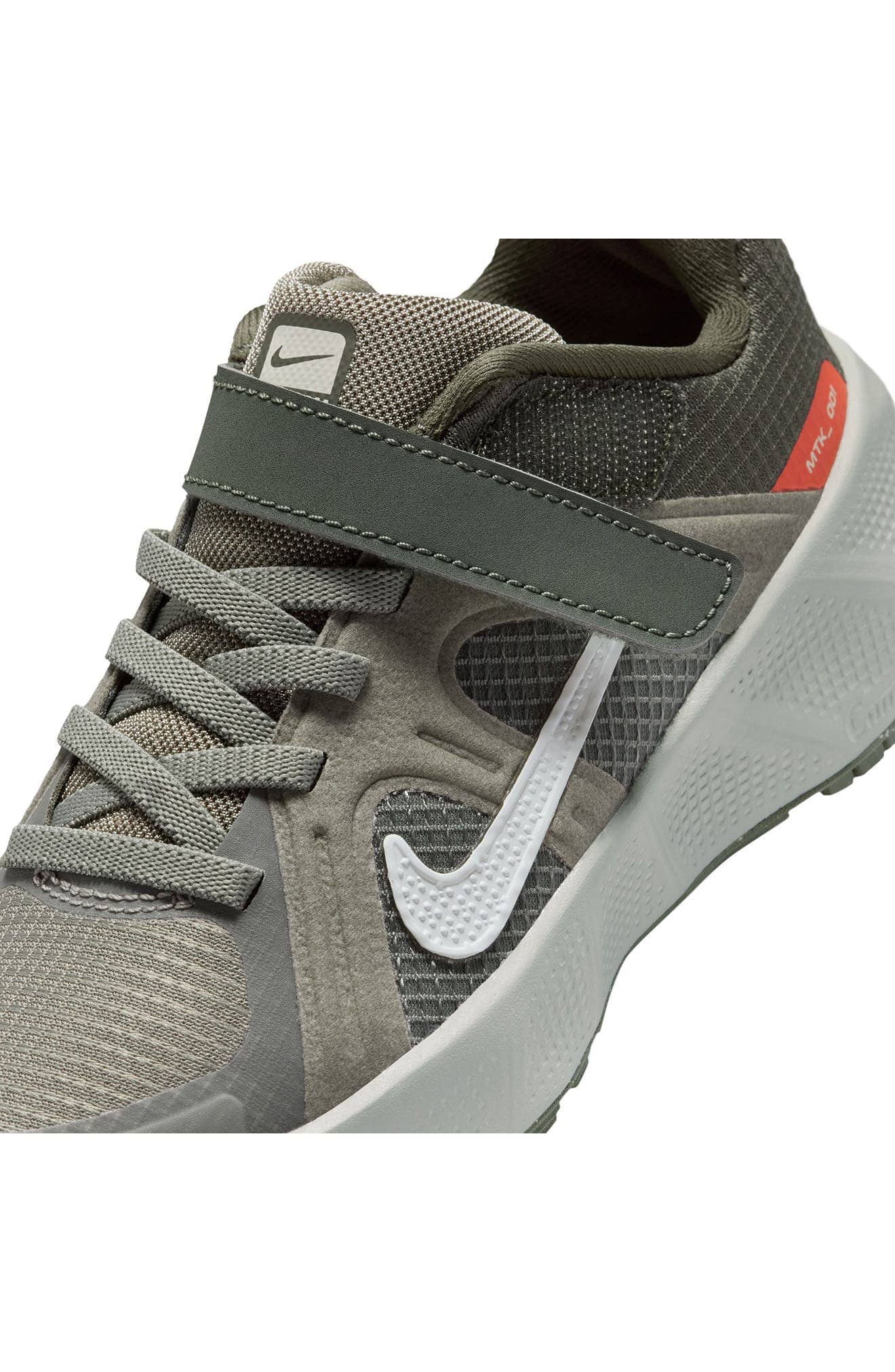 Nike Metro Tek Sneaker White Full Size Run New