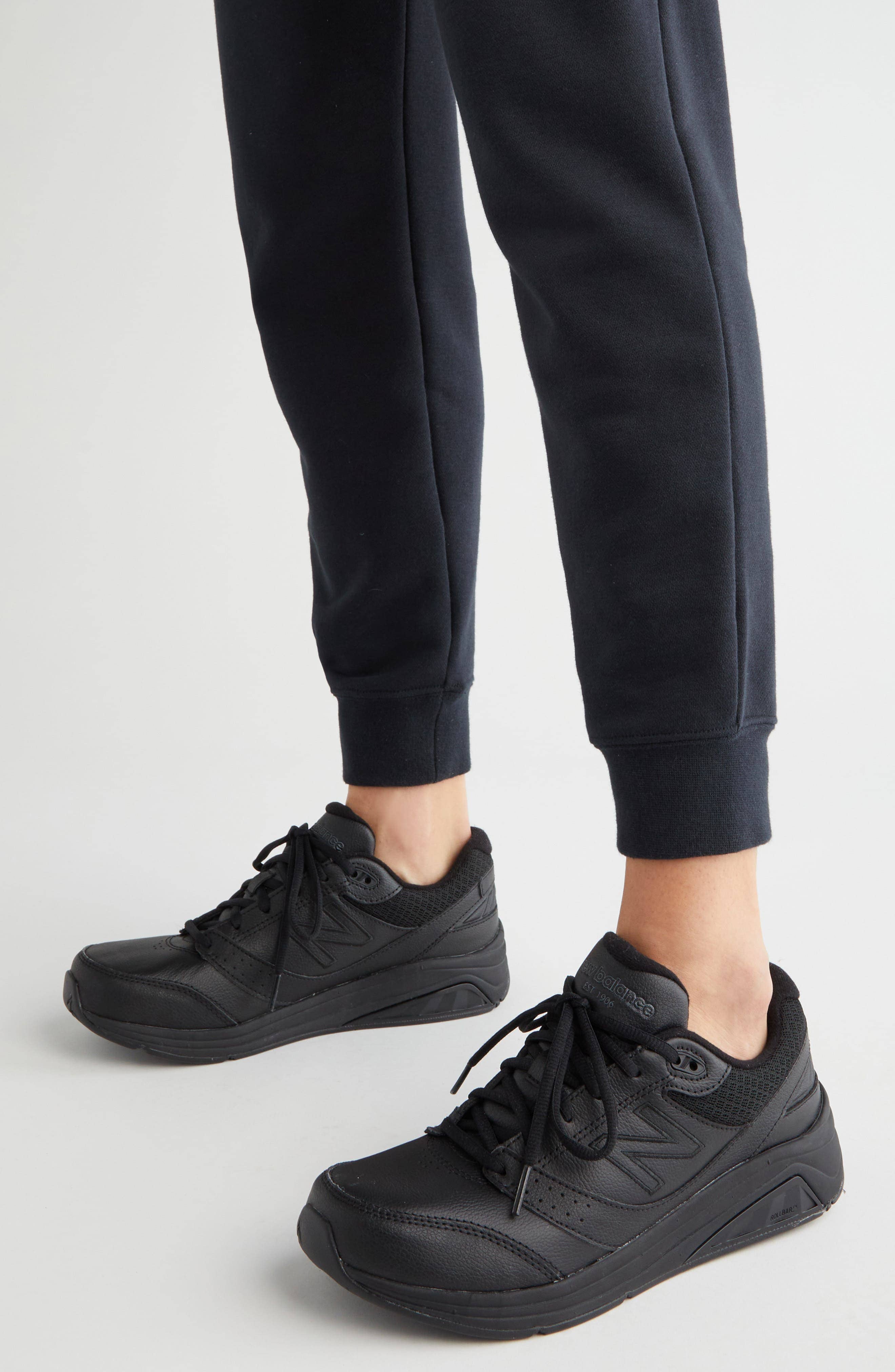 New Balance 928v3 Sneaker Black Full Size Run