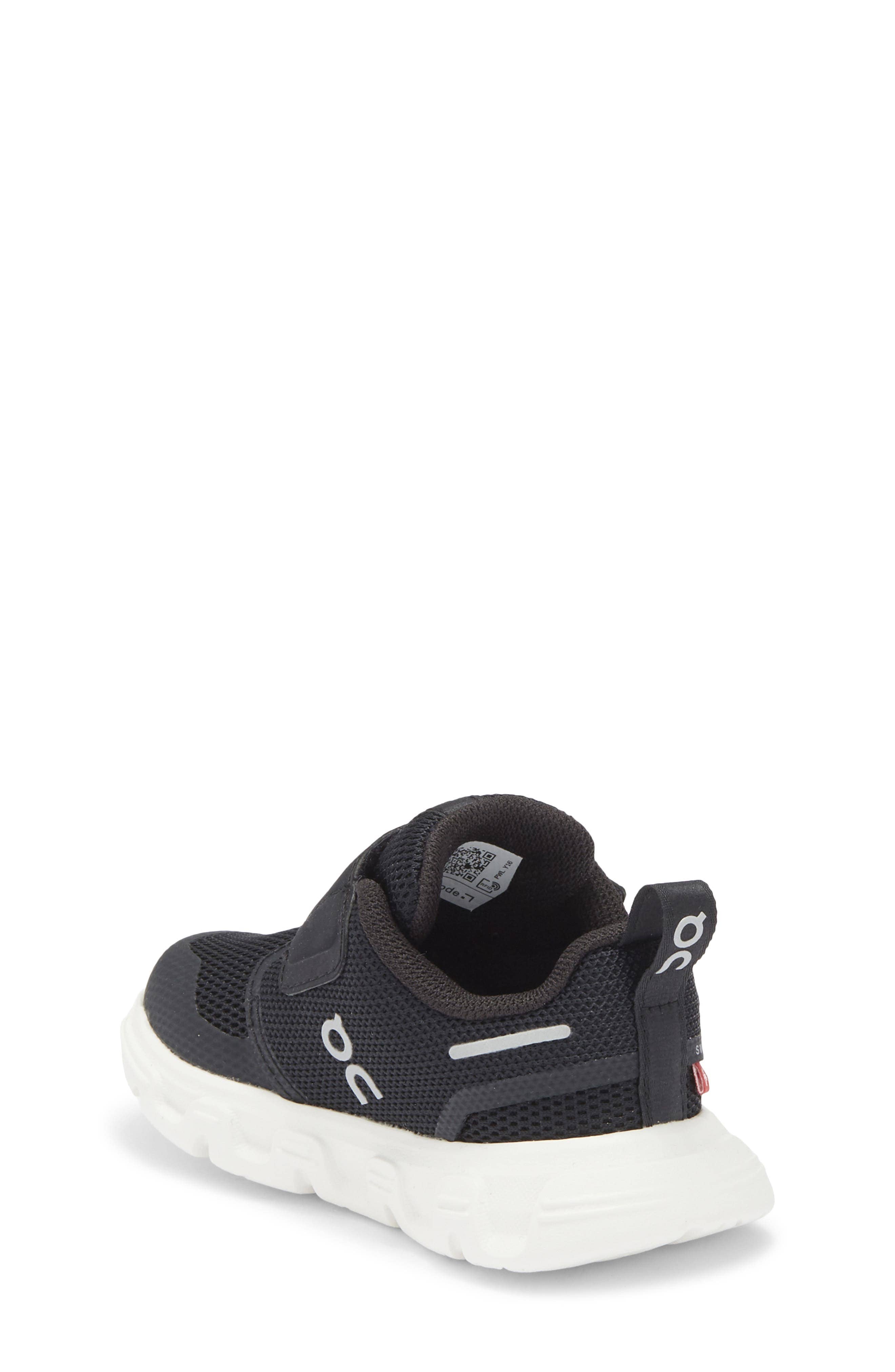 On Cloud Dash Sneaker Black Full Size Run New