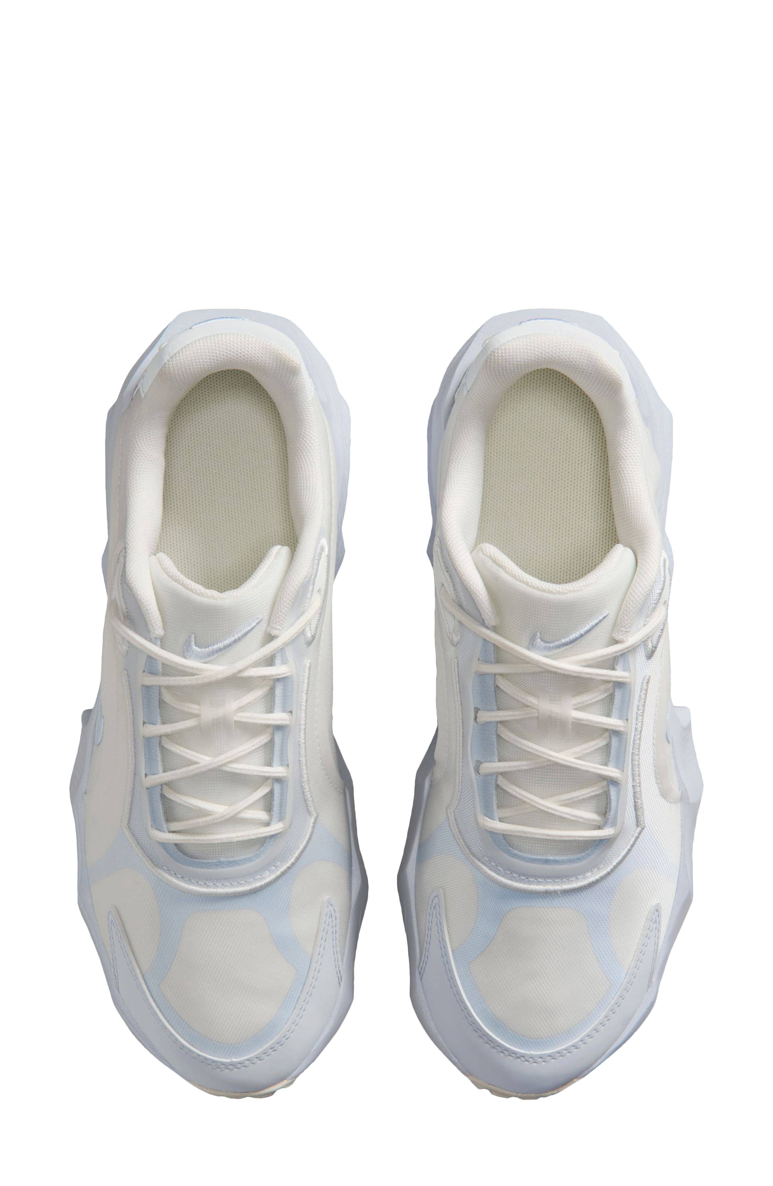 Nike Aura Edge Sneaker White Full Size Run New