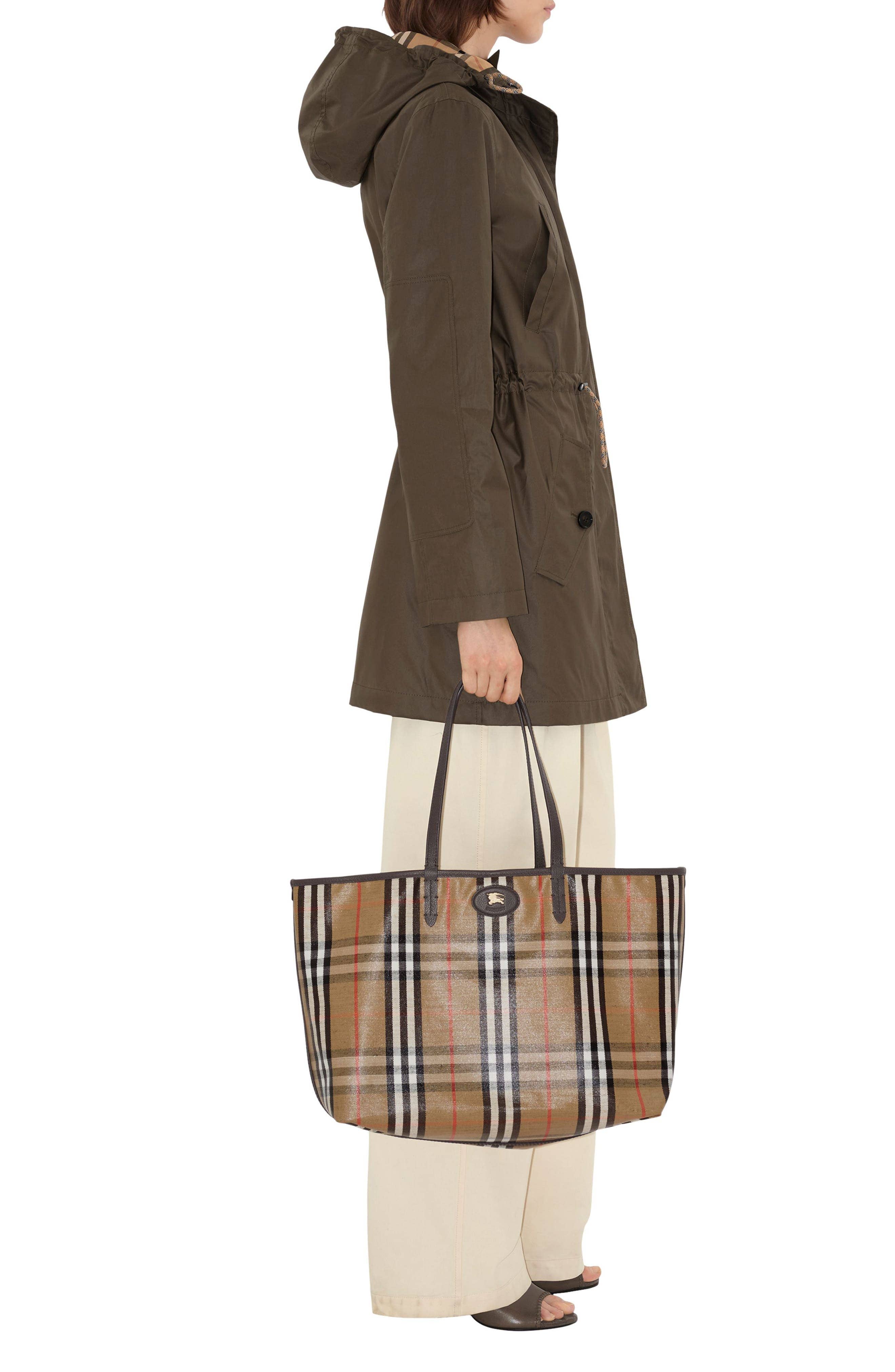Burberry Highlands Tote Women's bags Medium Sand Canvas New