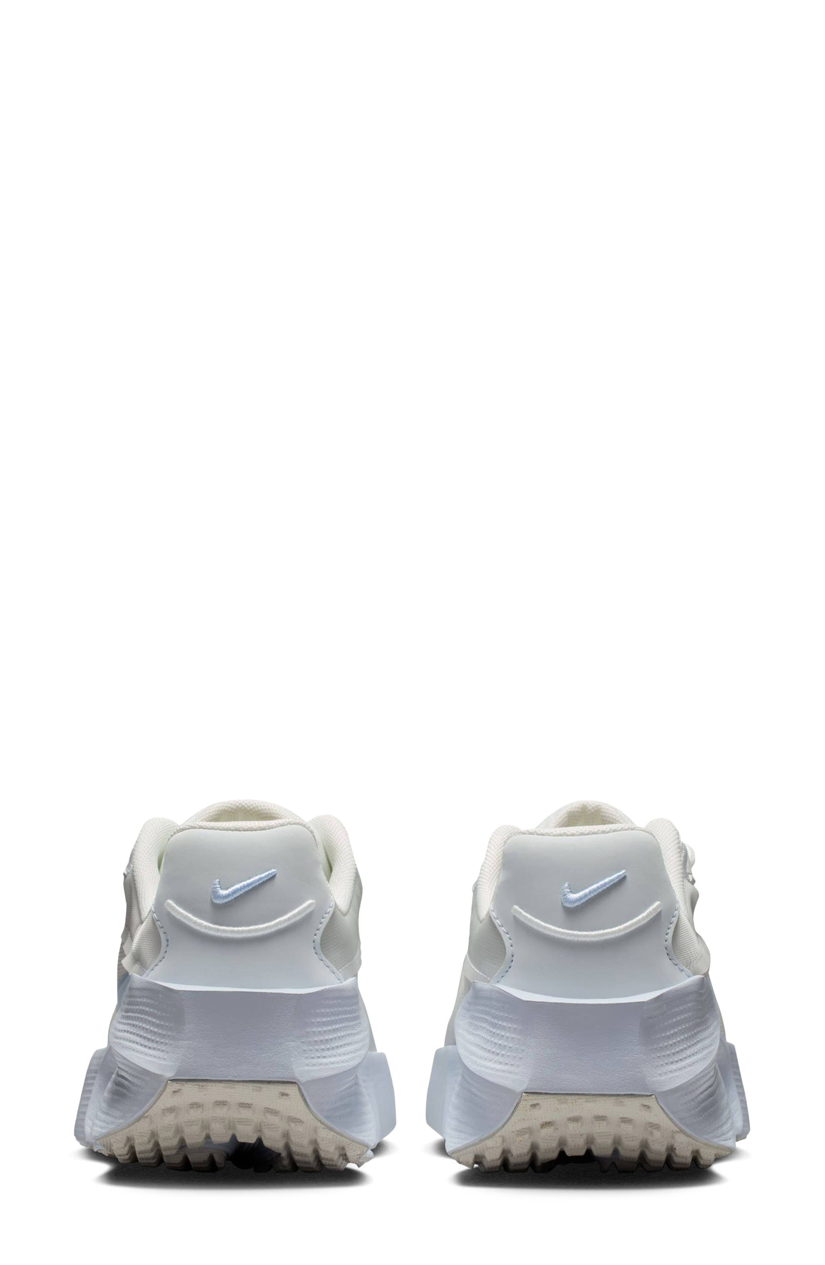 Nike Aura Edge Sneaker White Full Size Run New