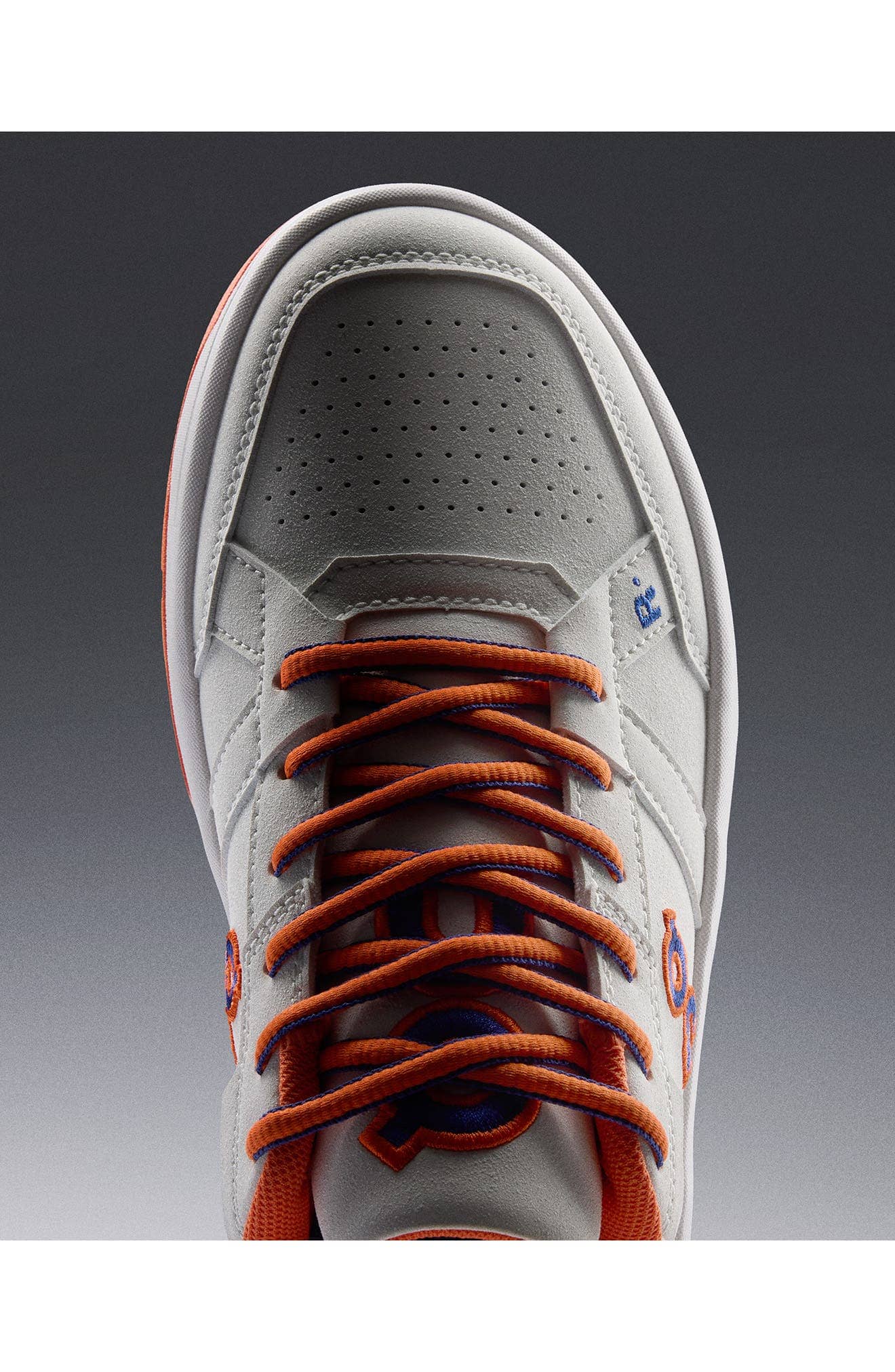 On THE ROGER Clubhouse Sneaker White Full Size Run New