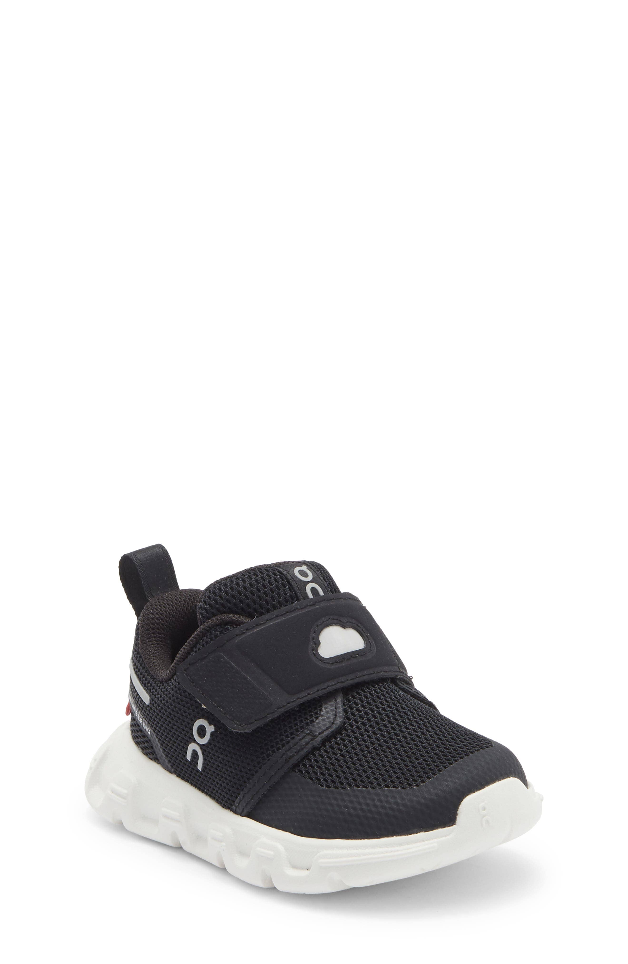 On Cloud Dash Sneaker Black Full Size Run New