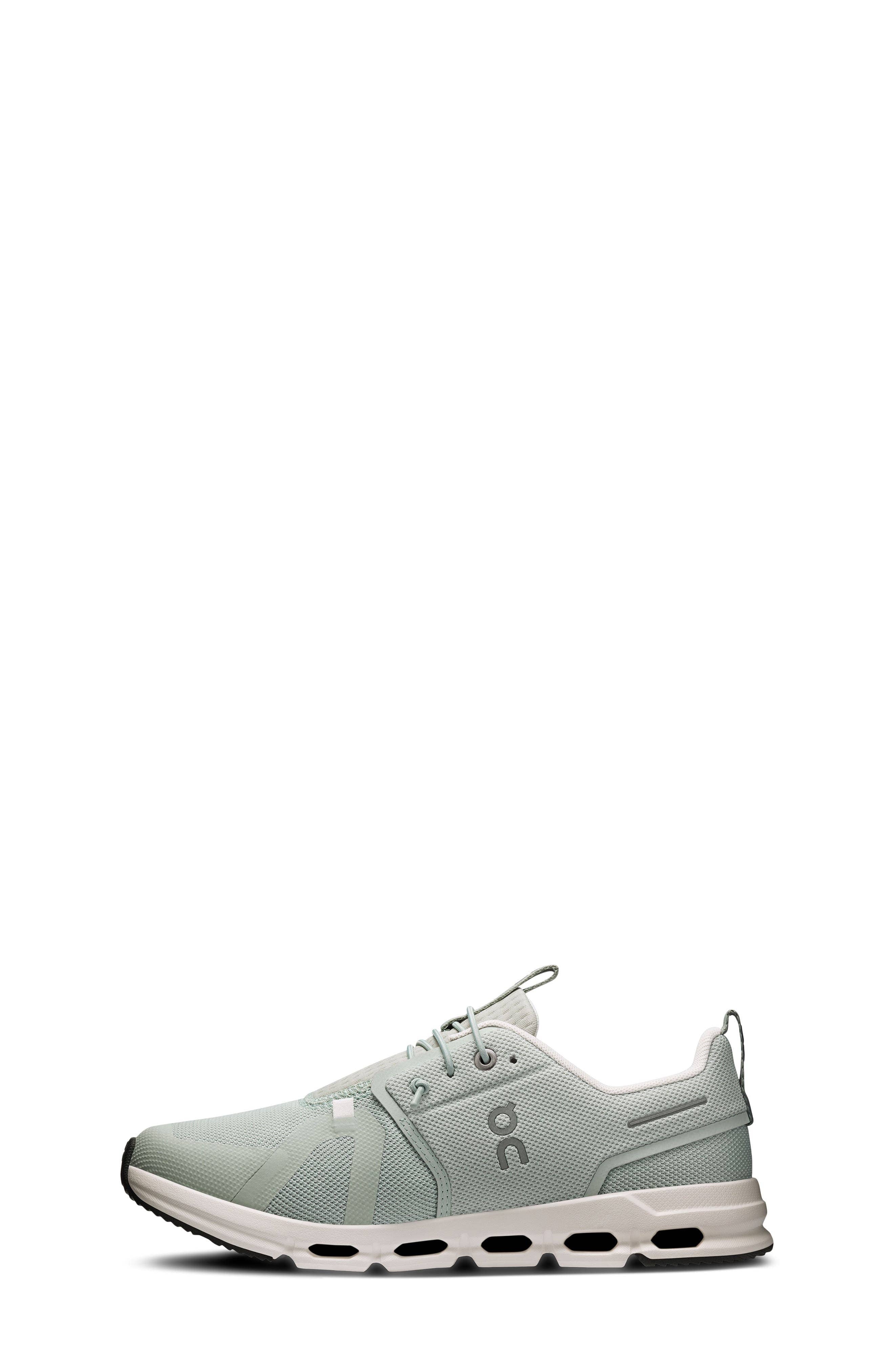 On ' Cloud Sky Running Sneaker Black Full Size Run New
