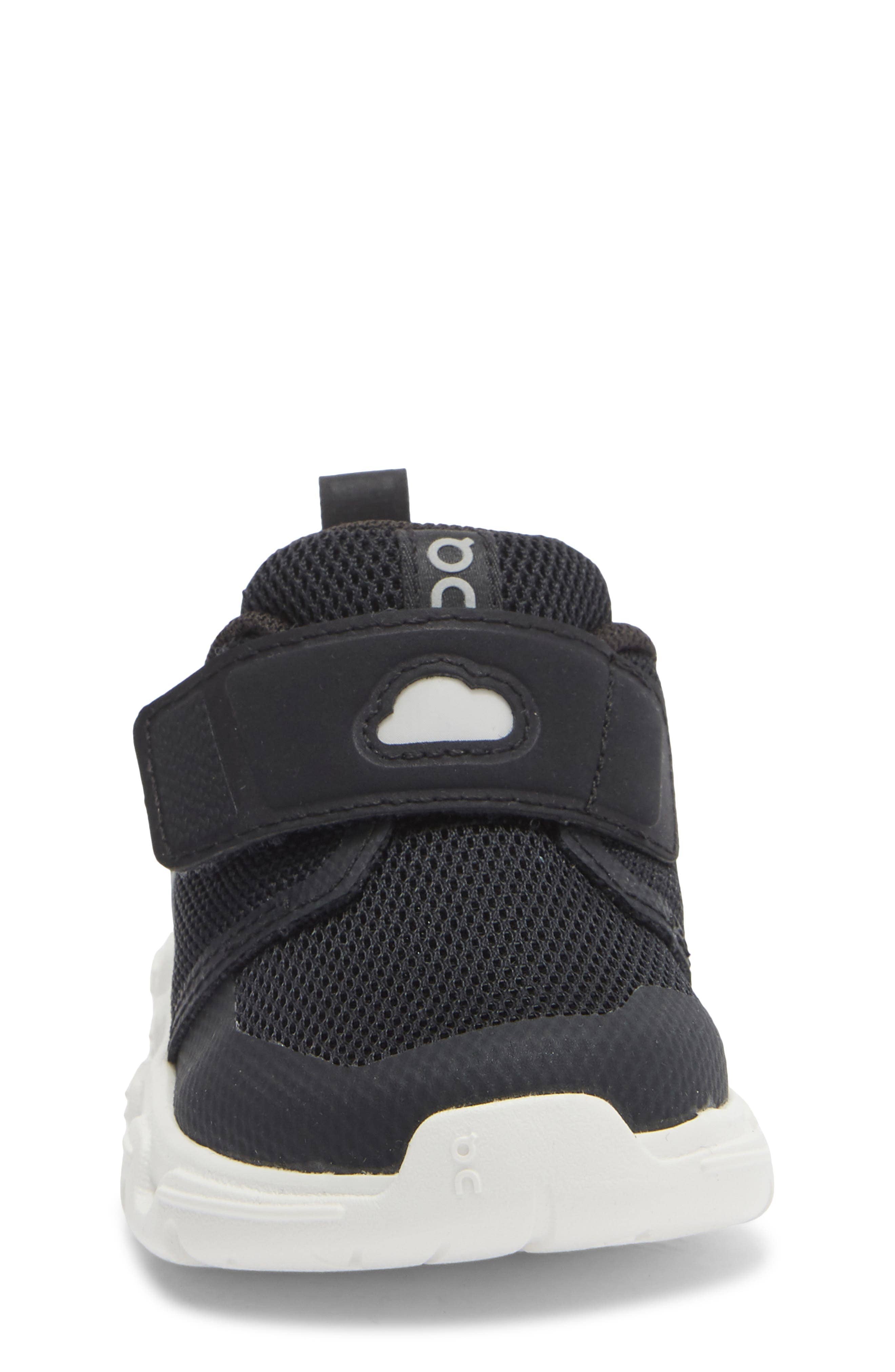 On Cloud Dash Sneaker Black Full Size Run New