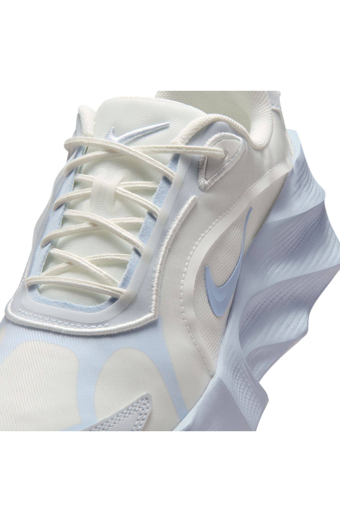 Nike Aura Edge Sneaker White Full Size Run New