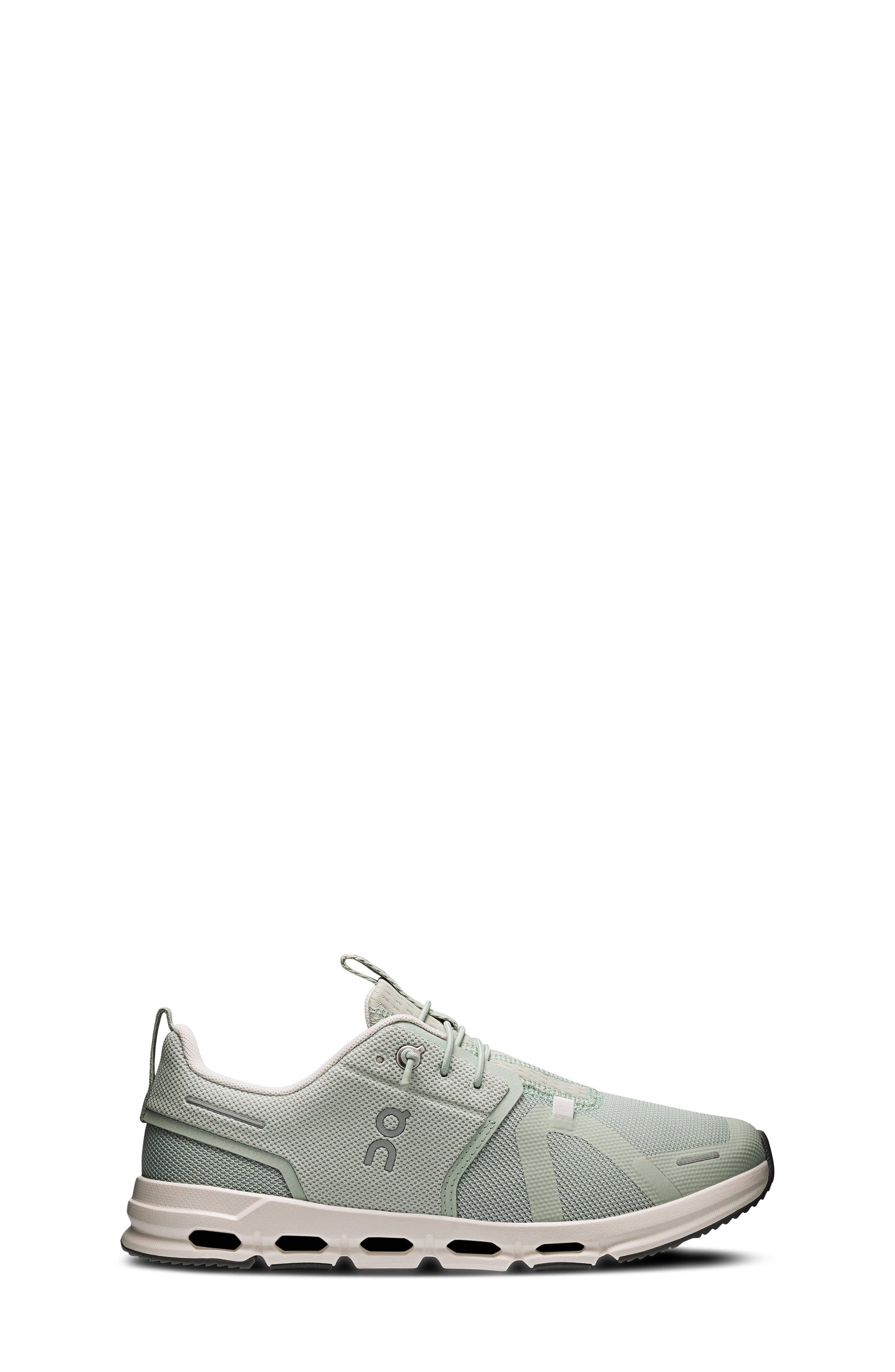 On ' Cloud Sky Running Sneaker Black Full Size Run New