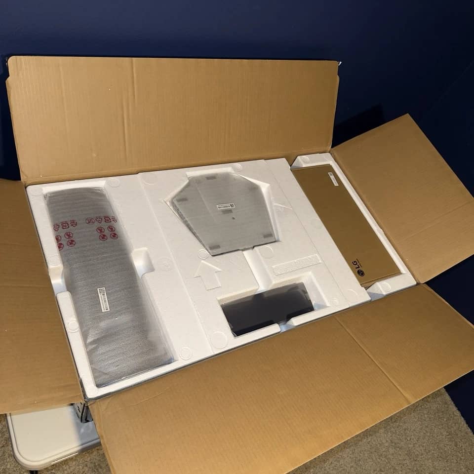 LG 32GS95UE Monitors Black New