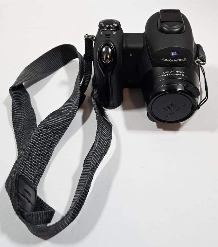 Minolta DiMAGE Z3 Digital Cameras Black Used - Good Body Only