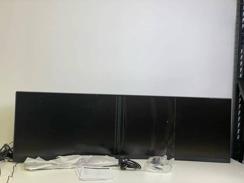 Samsung S95UA Monitors For parts or not working