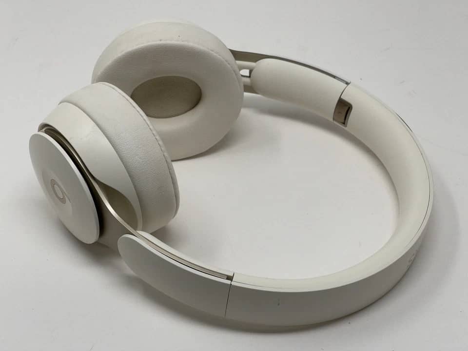 Beats Solo Pro Headphones & Earbuds Blue New