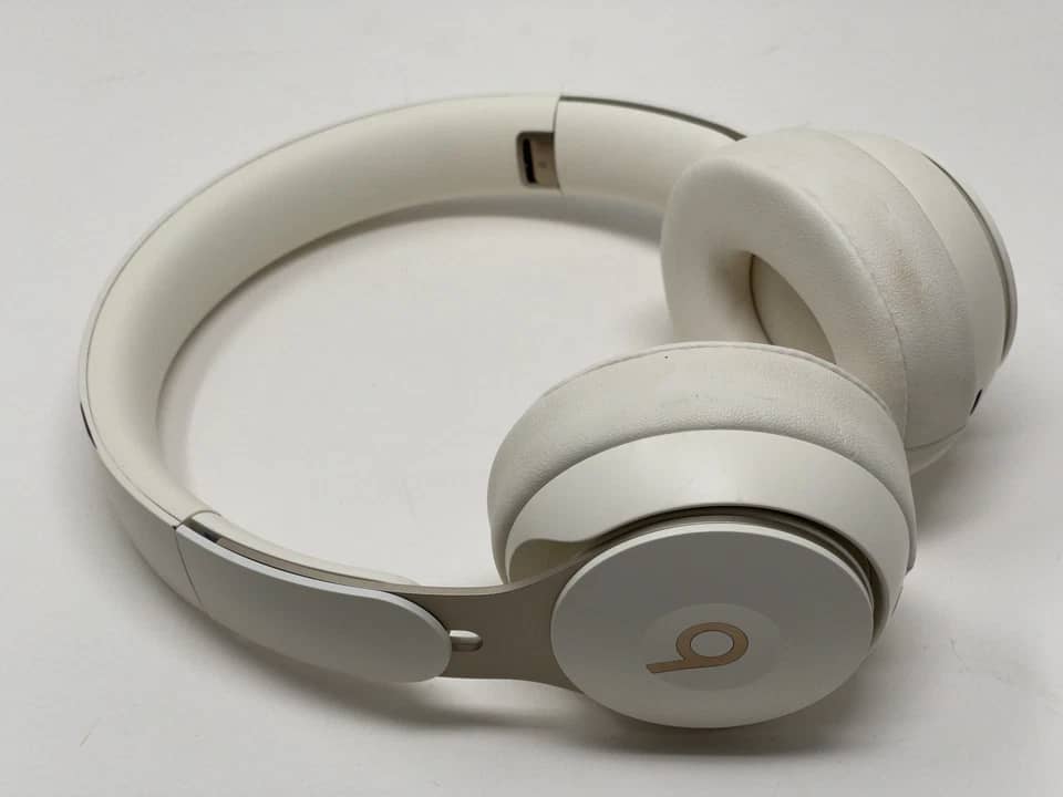 Beats Solo Pro Headphones & Earbuds Blue New