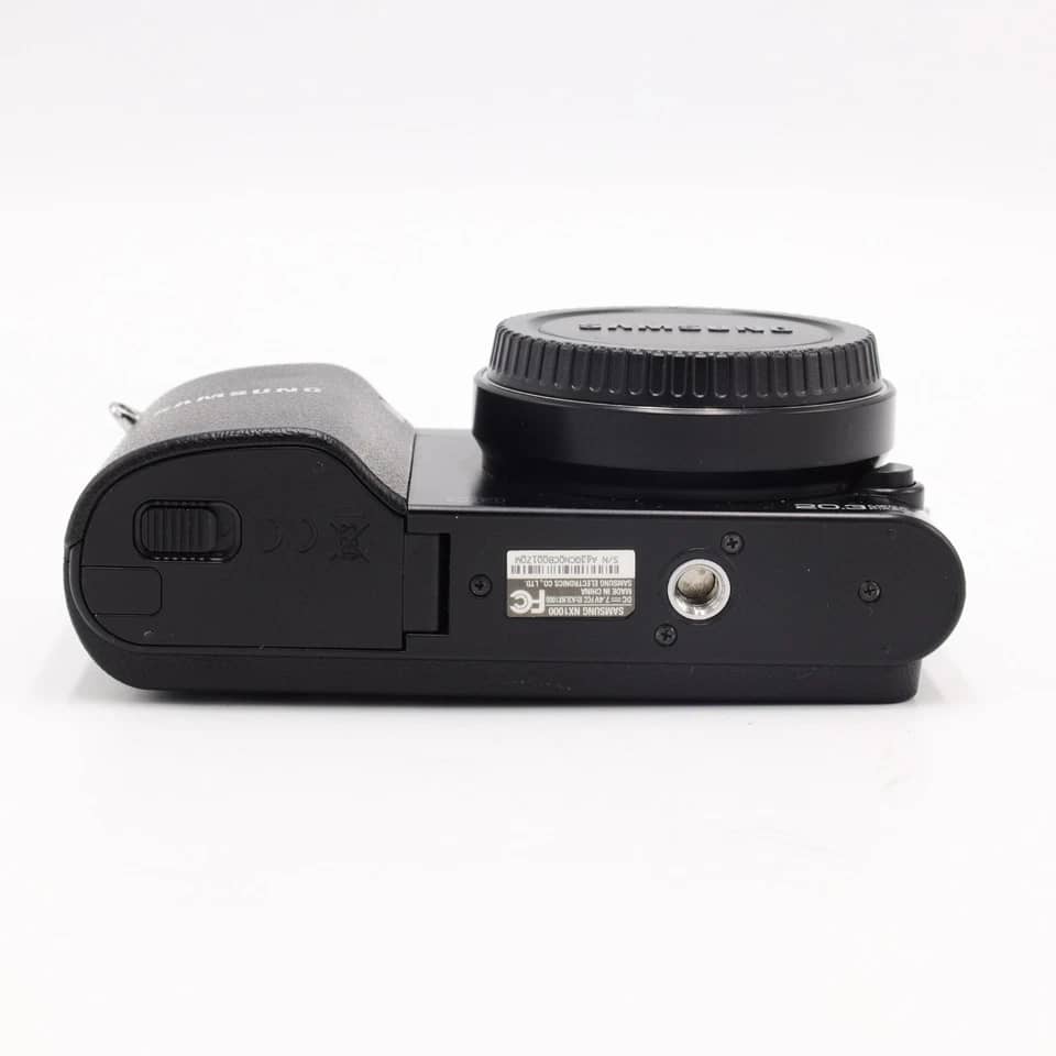 Samsung NX1000 Digital Cameras Body Only For parts or not working