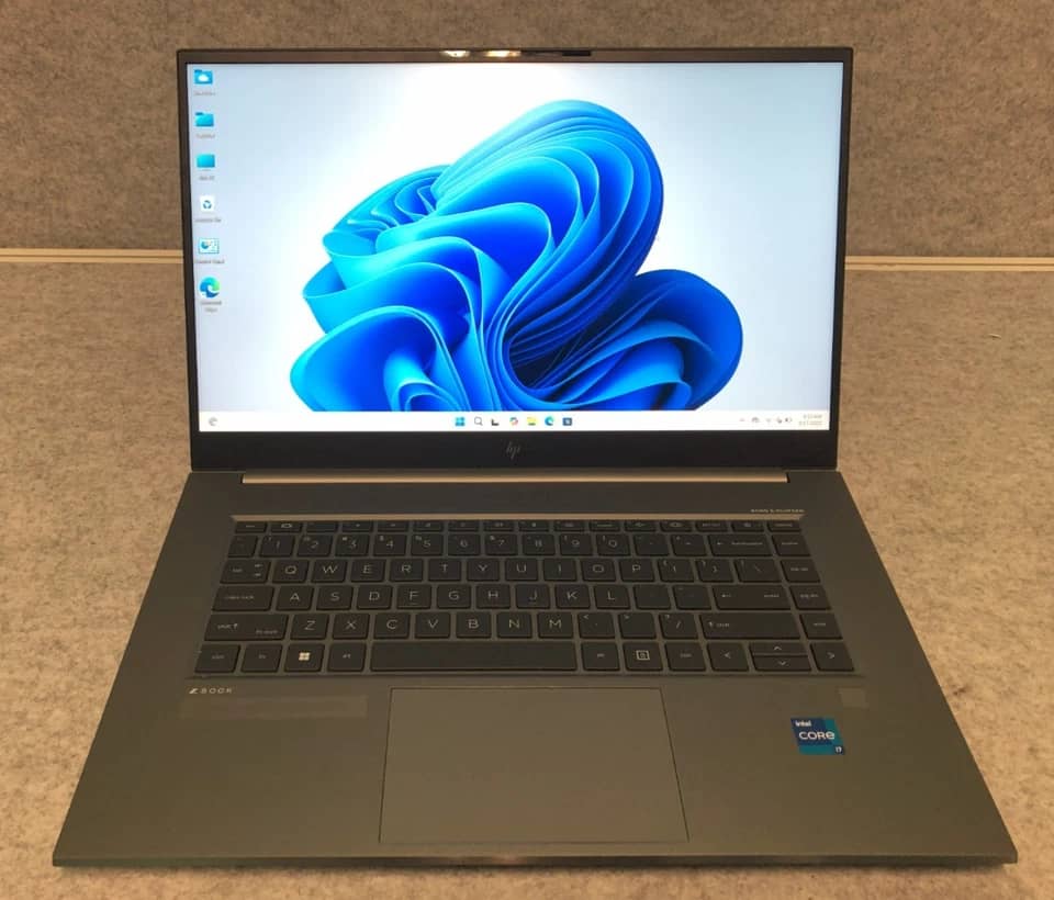 HP ZBook Studio G8 Computers 1TB 32GB Used - Good