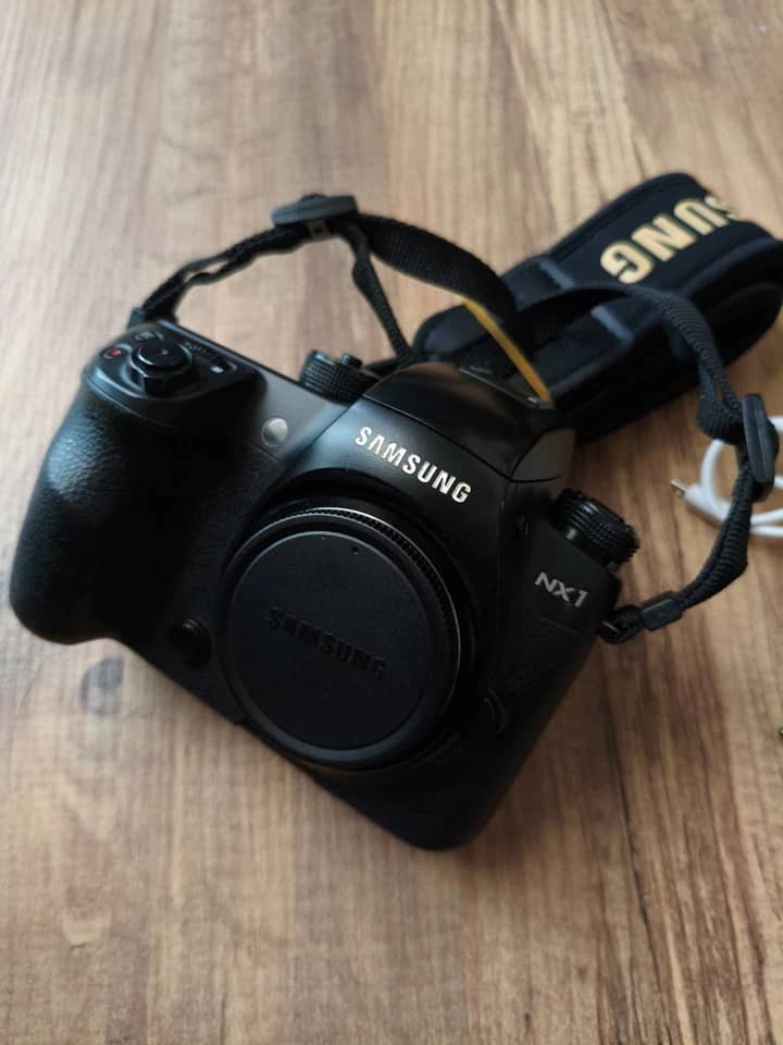 Samsung NX1 Digital Cameras Black Used - Good 16-50mm Kit