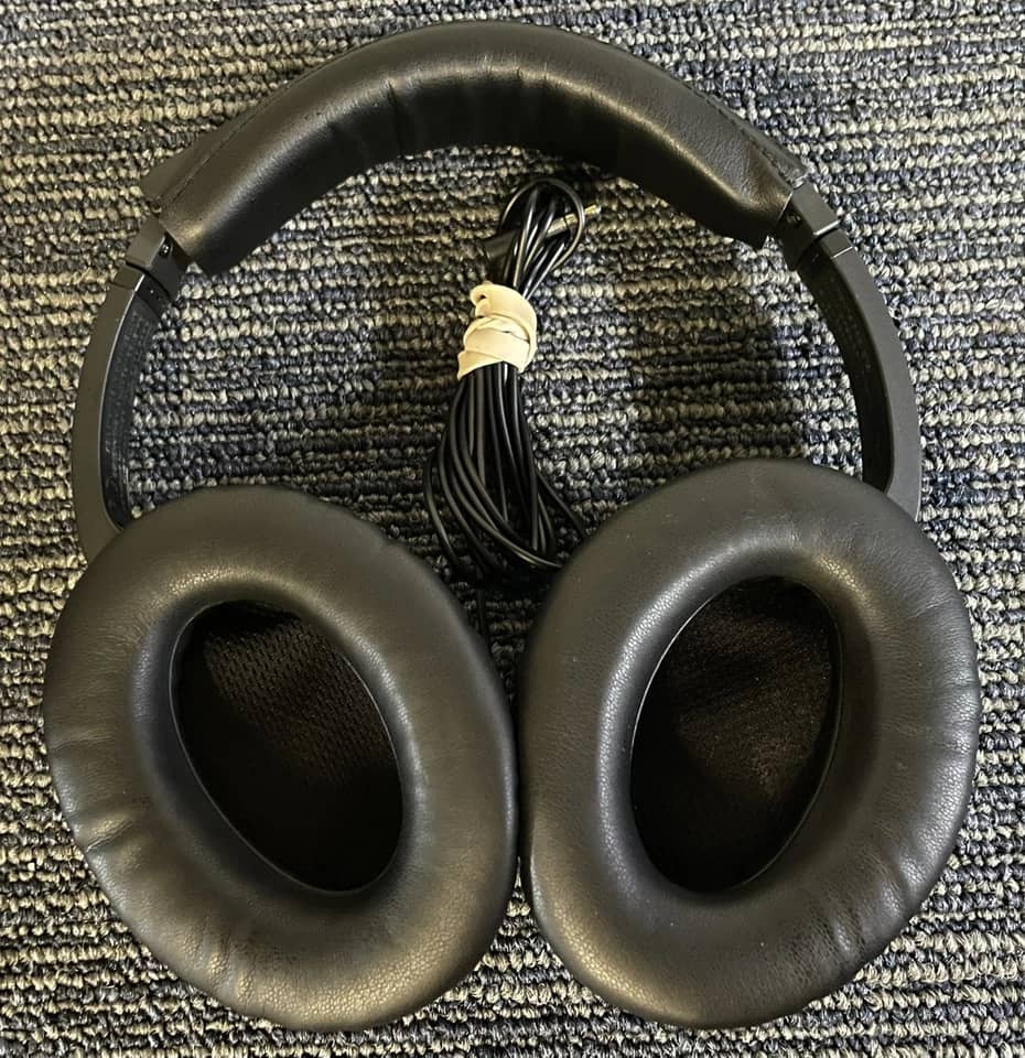 Bose QuietComfort 15 Headphones & Earbuds Silver New