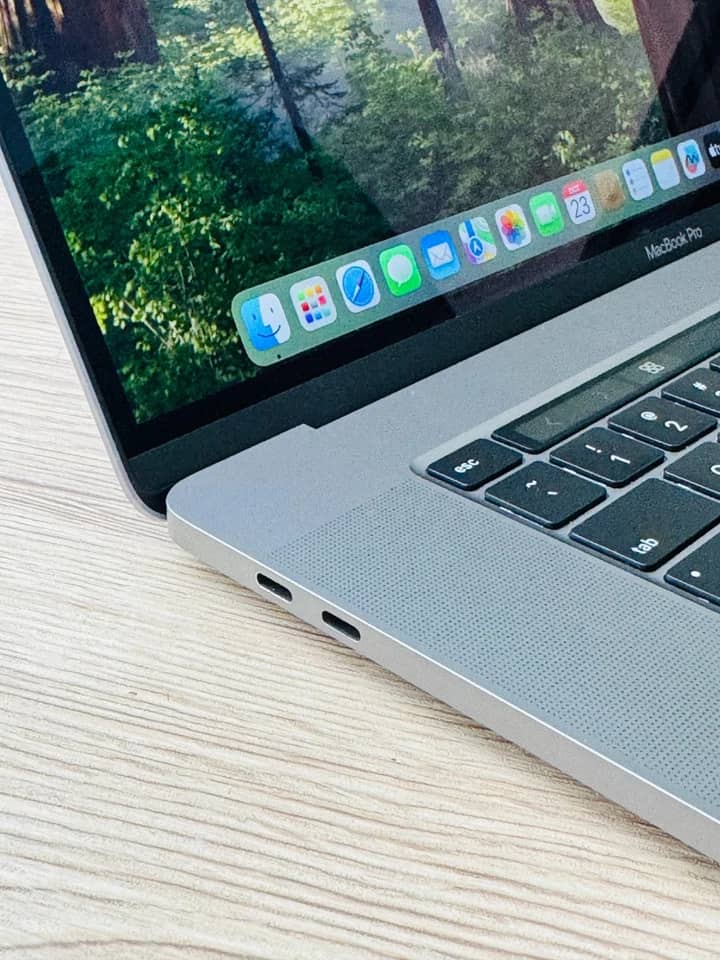 Apple MacBook Pro 16 (M4) Computers 512GB 16GB Refurbished - Excellent