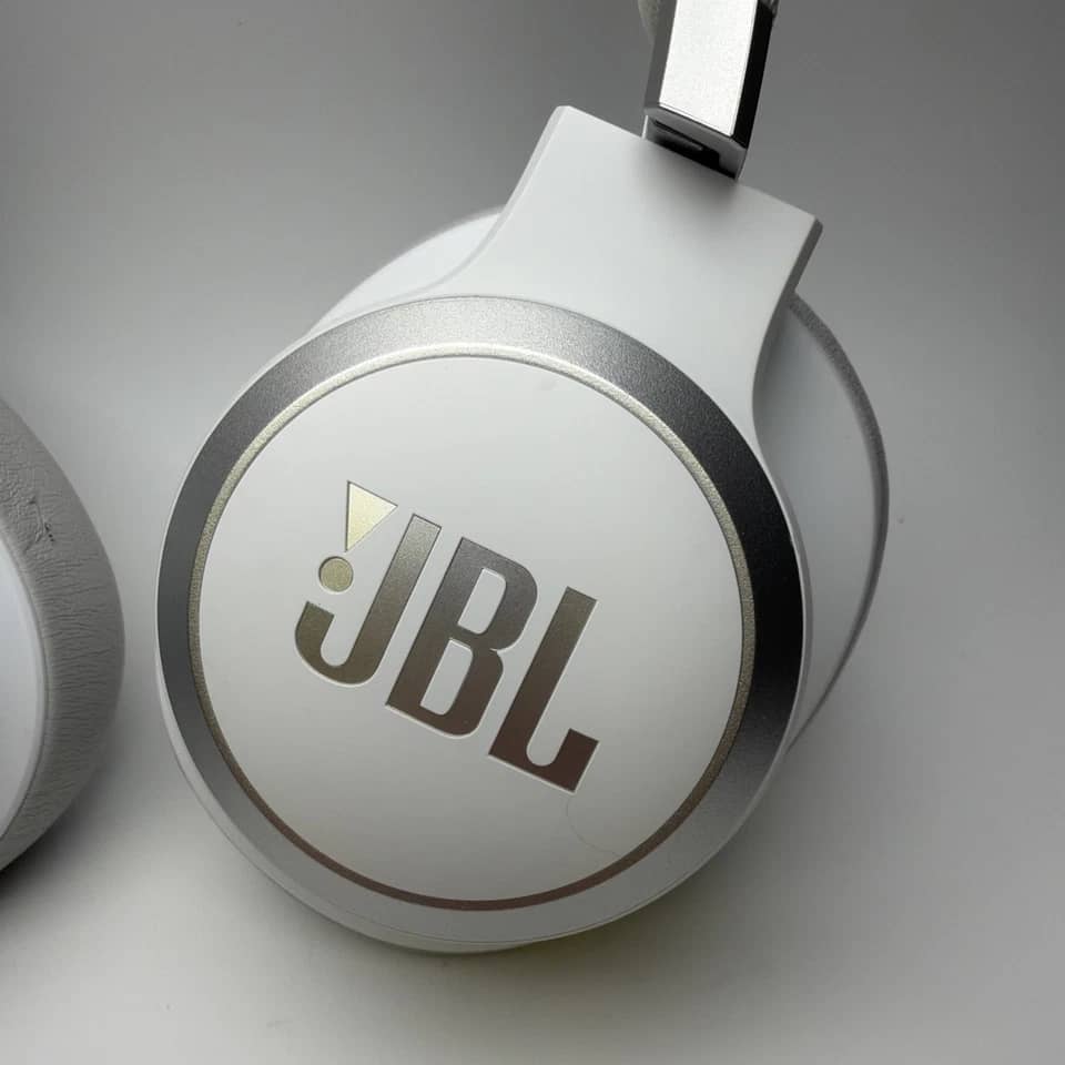 JBL Live 660NC Headphones & Earbuds Black New