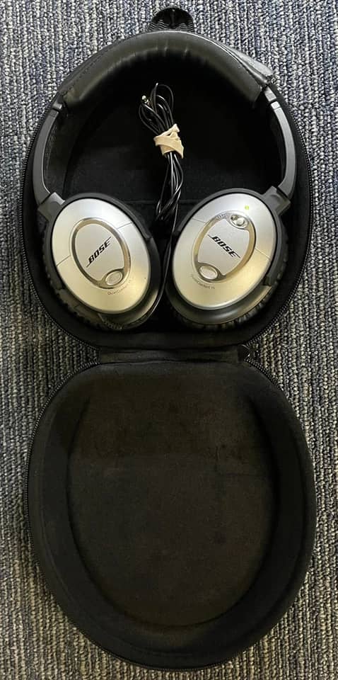 Bose QuietComfort 15 Headphones & Earbuds Silver New