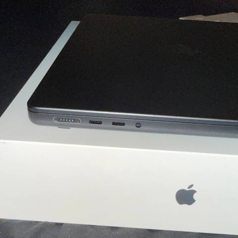 Apple MacBook Pro (2024) Computers 1TB 24GB New