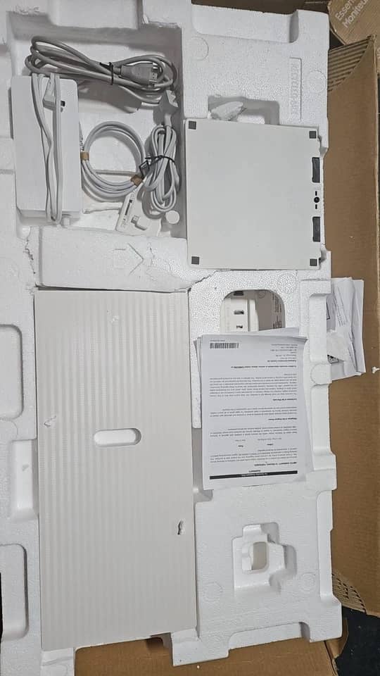 Samsung LS32FM803U Monitors For parts or not working