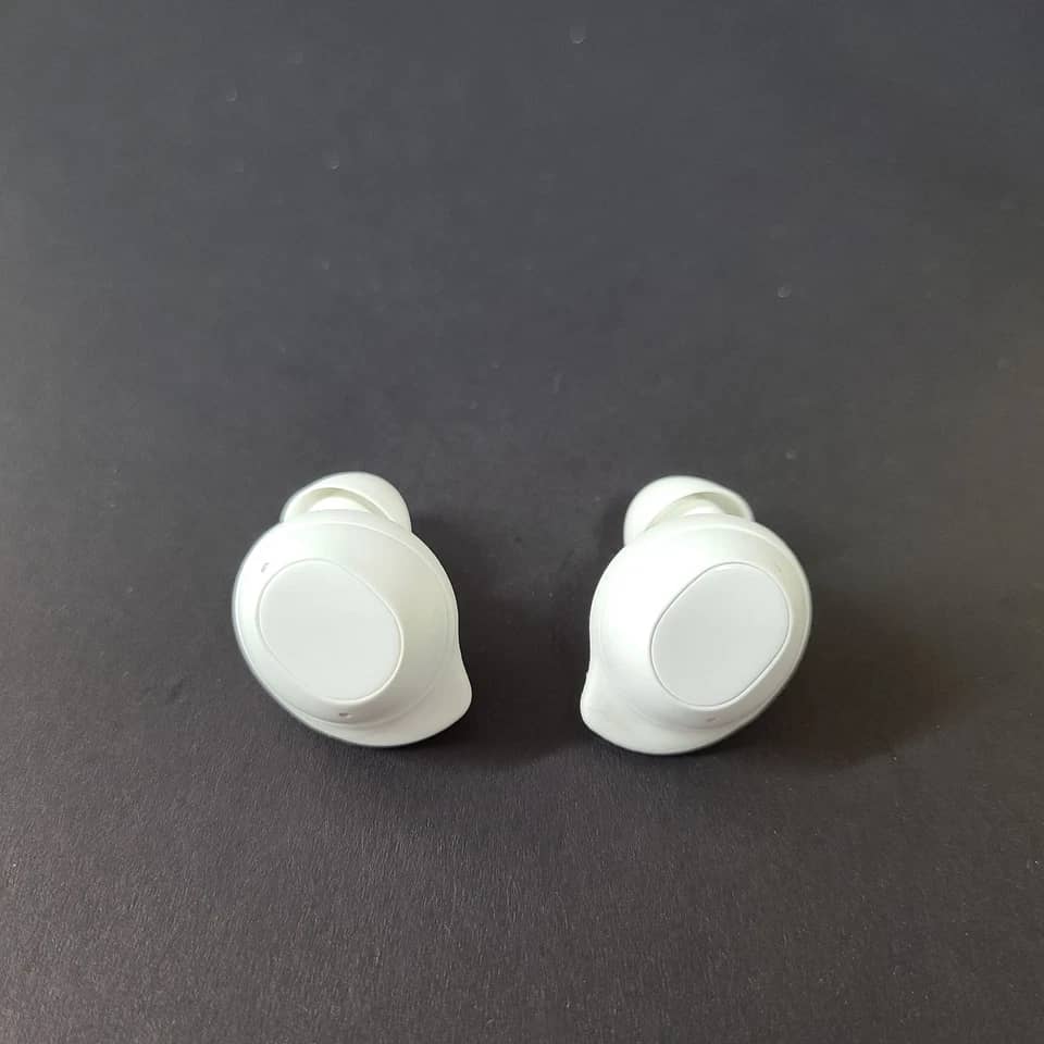 Samsung Galaxy Buds FE Headphones & Earbuds Gray Used - Good