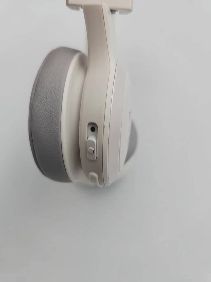 JBL Live 400BT Headphones & Earbuds Black New