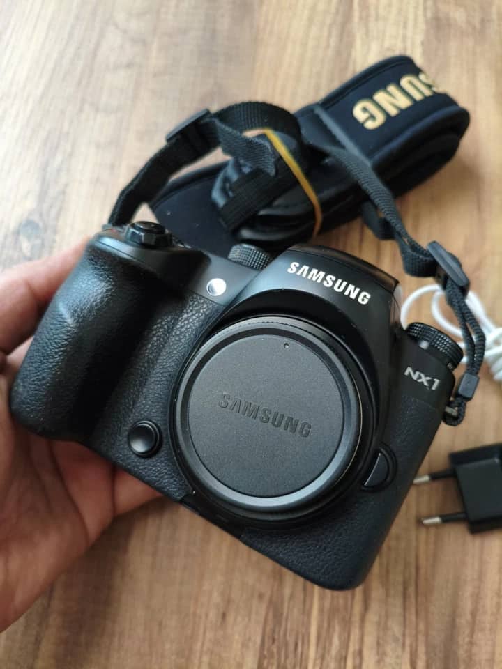 Samsung NX1 Digital Cameras Black Used - Good 16-50mm Kit