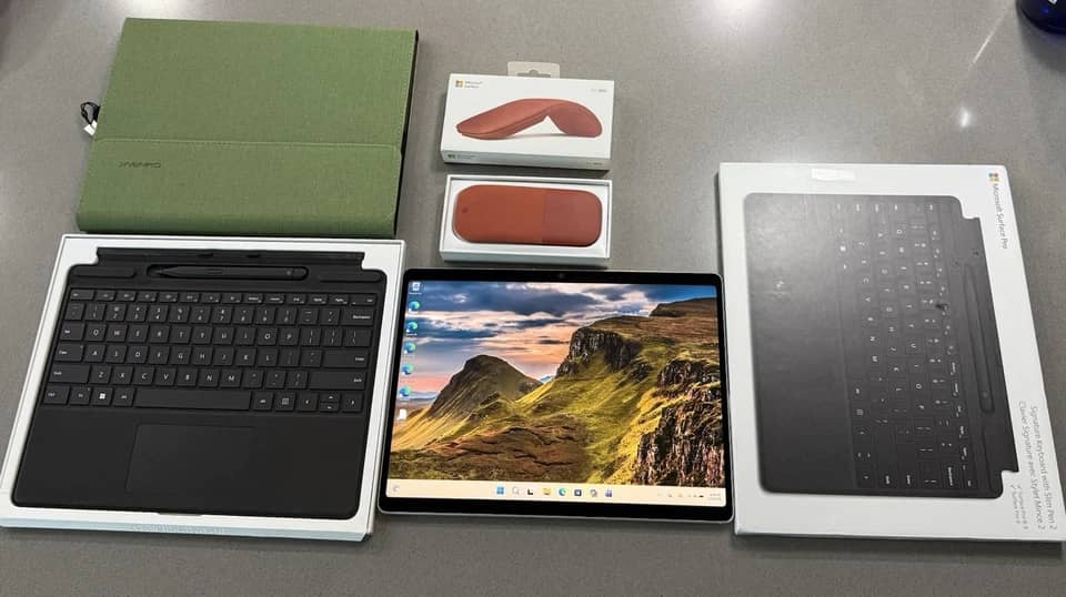 Microsoft Surface Pro 10 Tablets Silver 16GB New