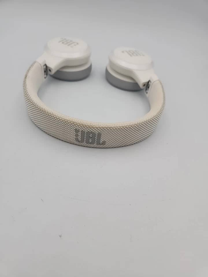 JBL Live 400BT Headphones & Earbuds Black New
