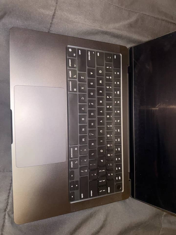 Apple MacBook Pro (2024) Computers 1TB 24GB New
