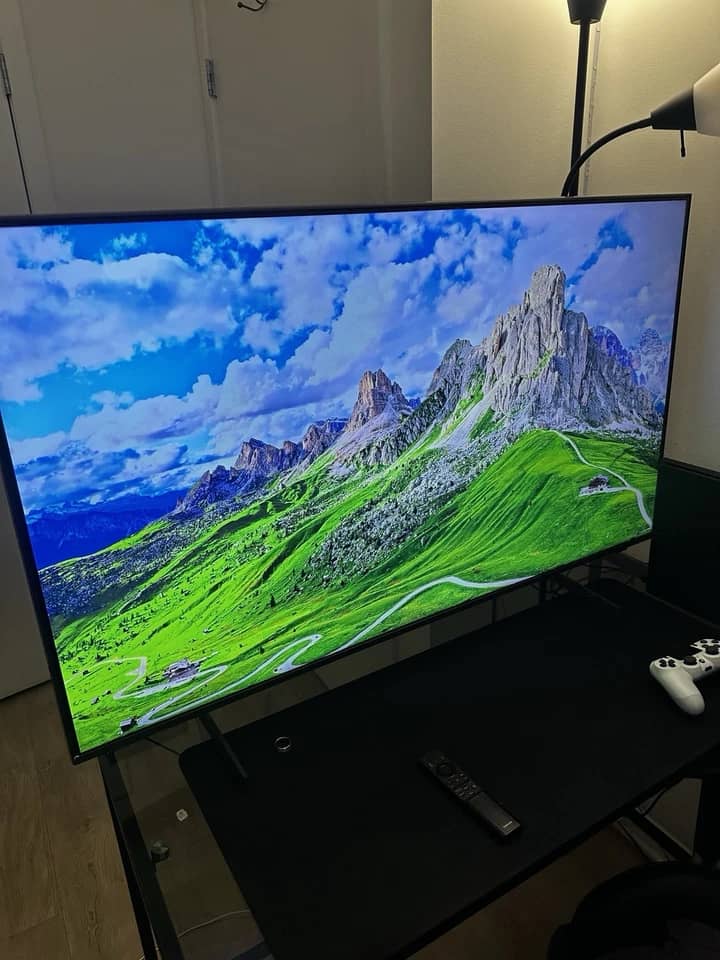 Samsung DU8000 TVs 43 inch Used - Good