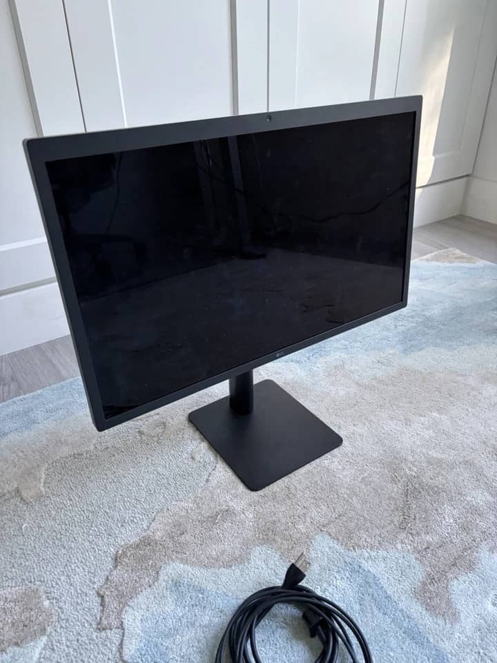 LG 27MD5KLB Monitors Black For parts or not working