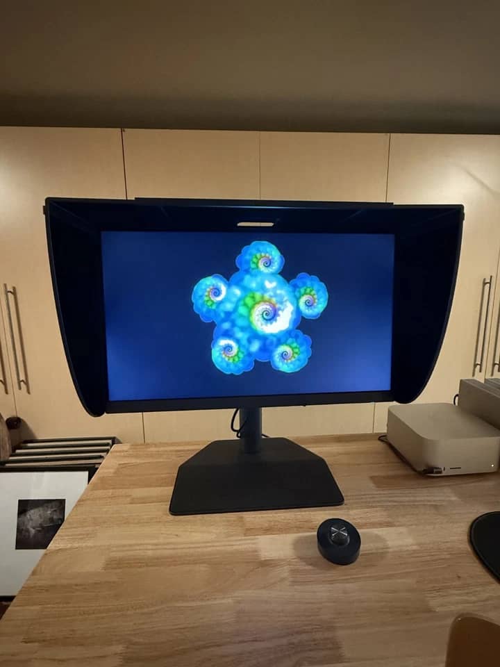 BenQ SW272Q Monitors Gray New