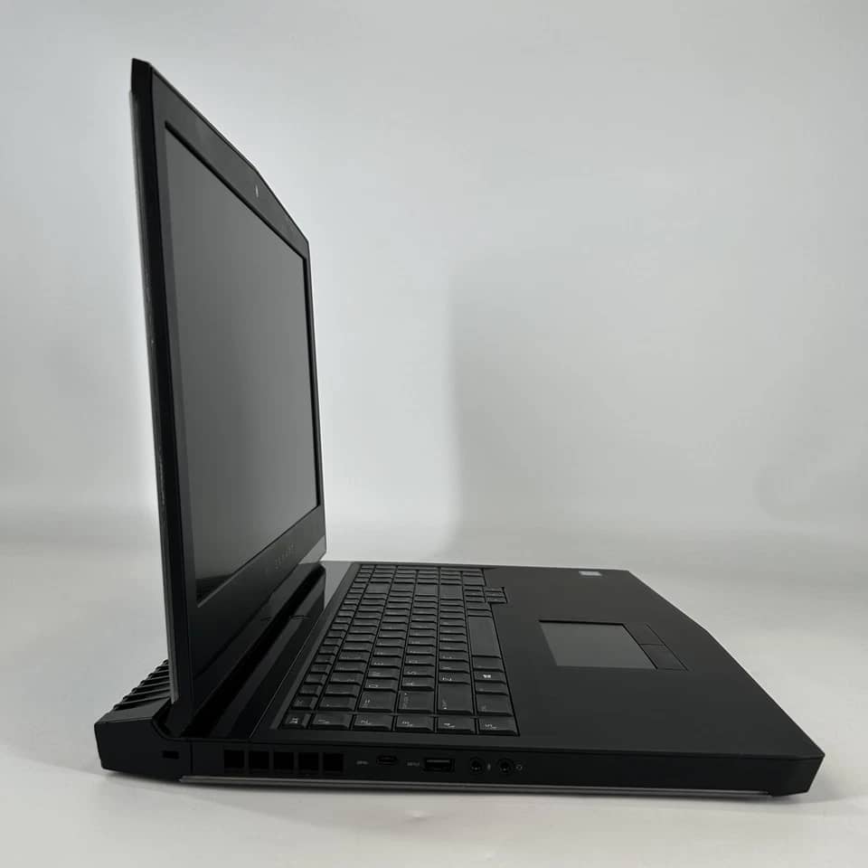 Dell Alienware m17 R4 Computers 1TB 16GB Used - Good