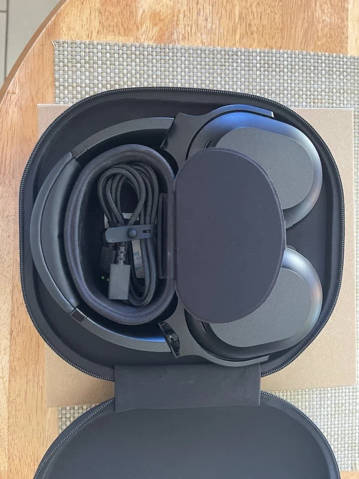 Razer Barracuda Pro Headphones & Earbuds Black Used - Good