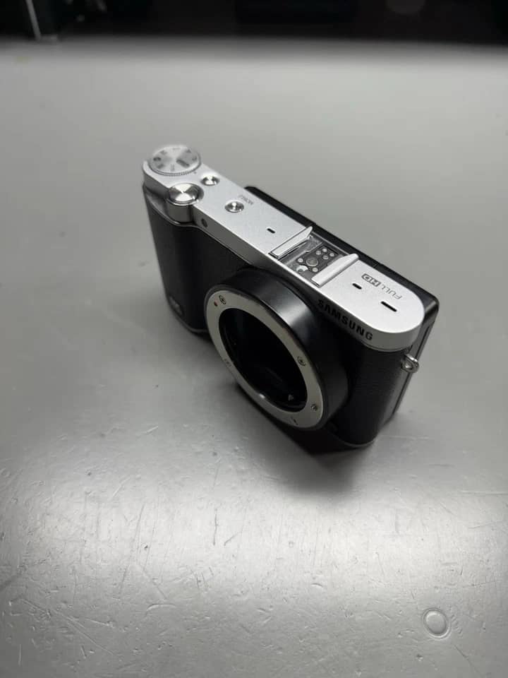 Samsung NX3000 Digital Cameras Black Used - Good
