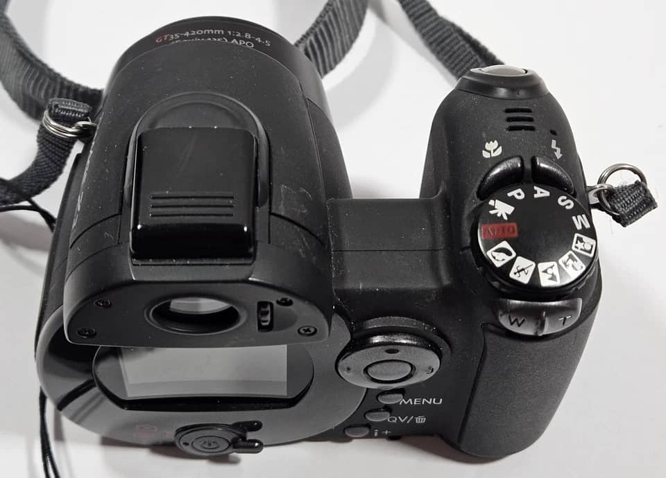 Minolta DiMAGE Z3 Digital Cameras Black Used - Good Body Only