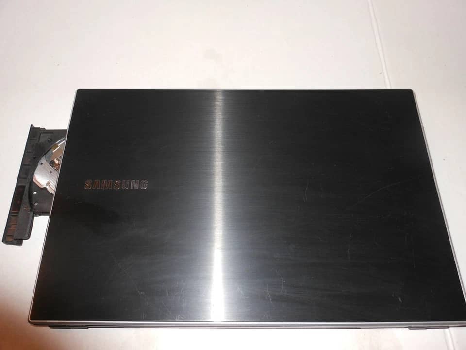 Samsung Notebook 3 Computers 500GB 4GB Used - Good