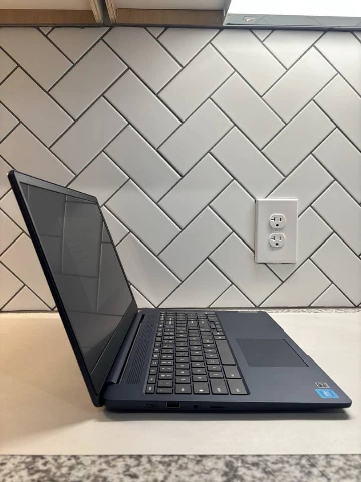 Lenovo IdeaPad 3 Chromebook Computers 128GB 4GB Used - Like New