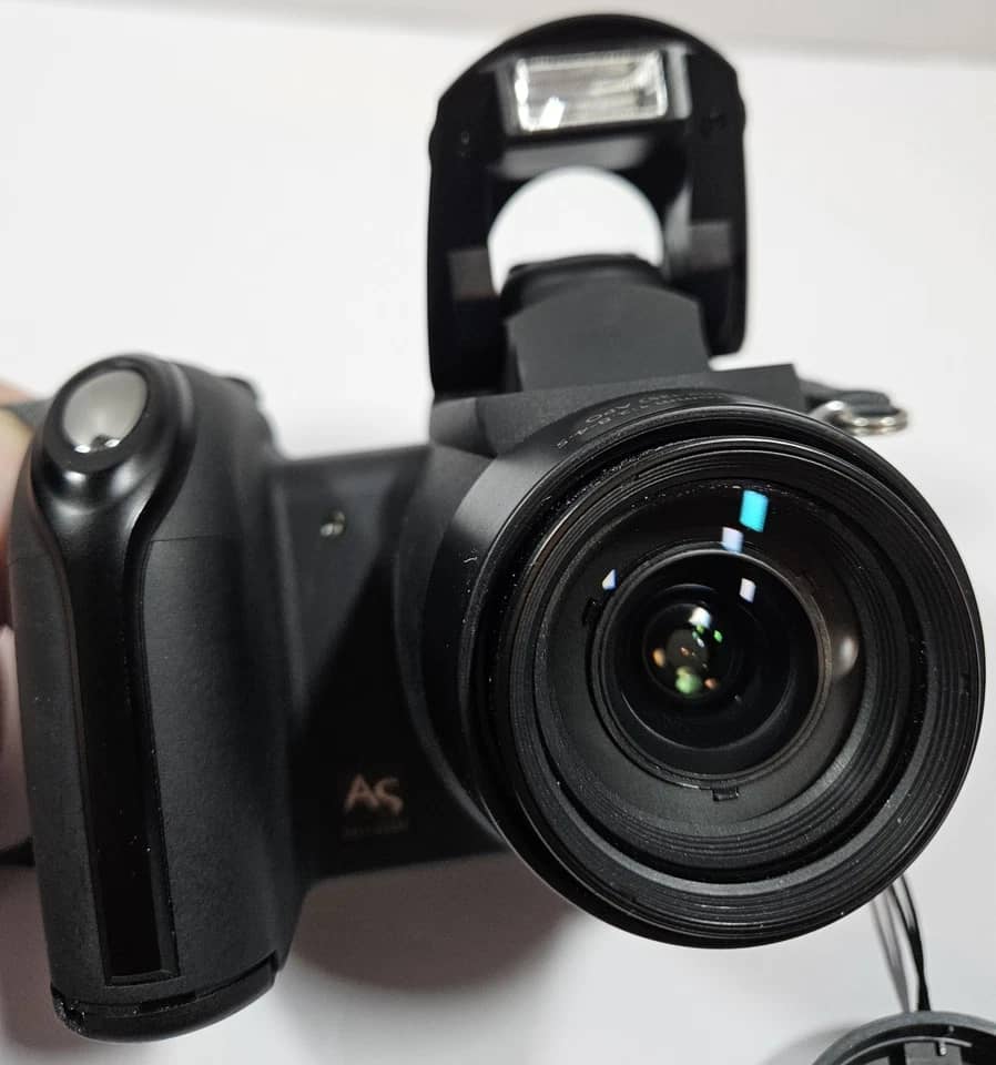 Minolta DiMAGE Z3 Digital Cameras Black Used - Good Body Only
