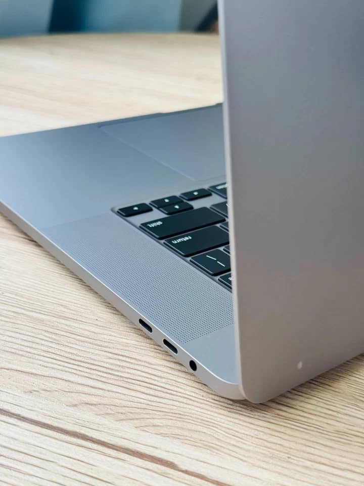Apple MacBook Pro 16 (M4) Computers 512GB 16GB Refurbished - Excellent