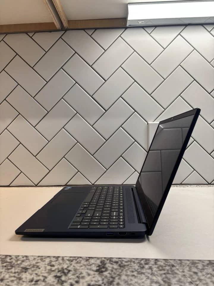 Lenovo IdeaPad 3 Chromebook Computers 128GB 4GB Used - Like New