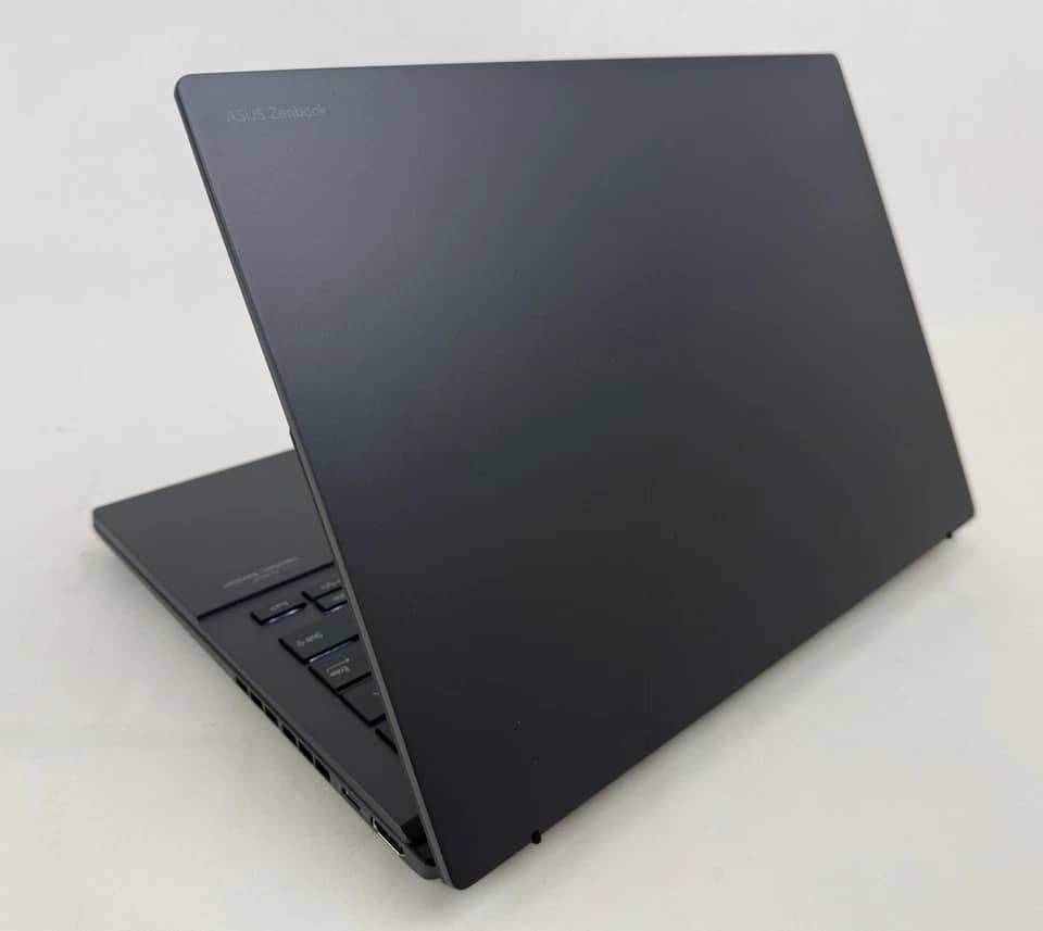 ASUS Zenbook UX8406CA Computers 32GB New