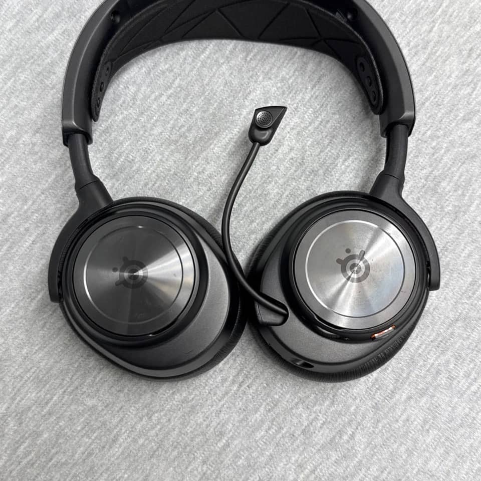 SteelSeries Arctis Nova Pro Headphones & Earbuds Black Used - Good