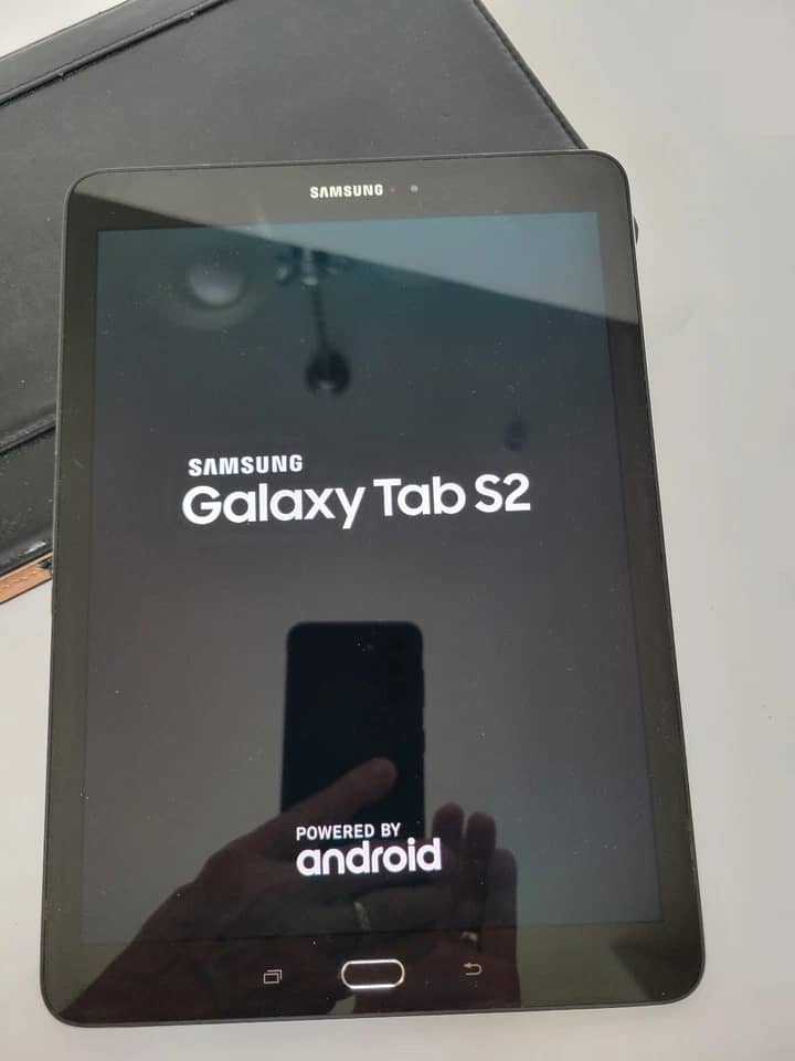 Samsung Galaxy Tab S2 Tablets Black 32GB Refurbished - Acceptable 9.7"