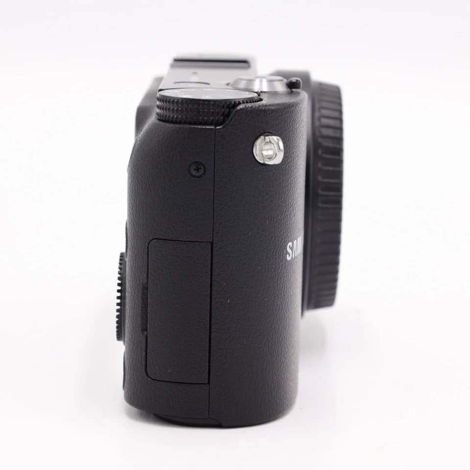 Samsung NX1000 Digital Cameras Body Only For parts or not working