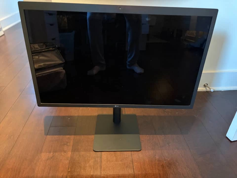 LG 27MD5K Monitors Black Refurbished - Good