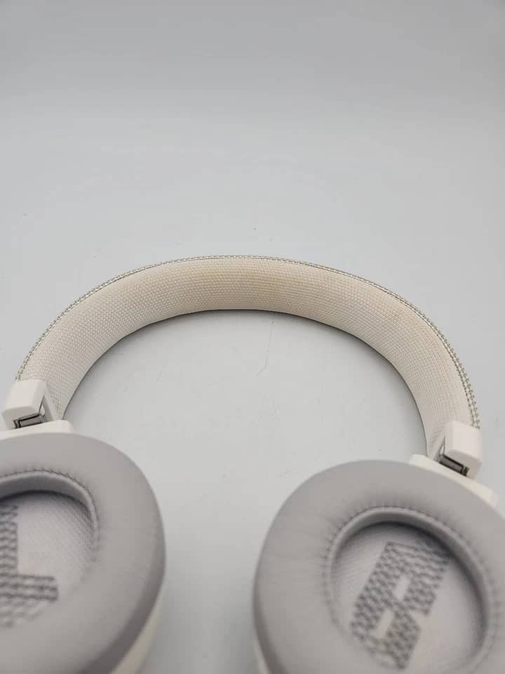 JBL Live 400BT Headphones & Earbuds Black New